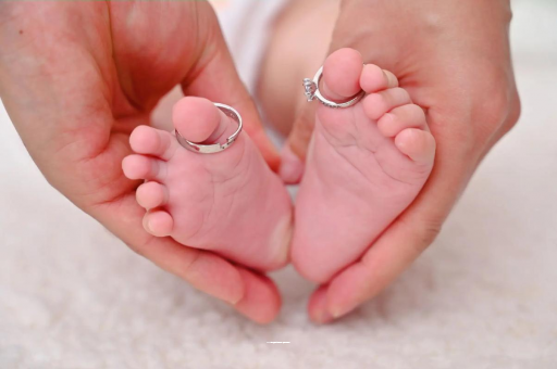 桂林怀孕肚子一边高一边低